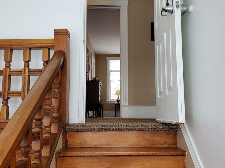 فندق Lake Huron Lodge