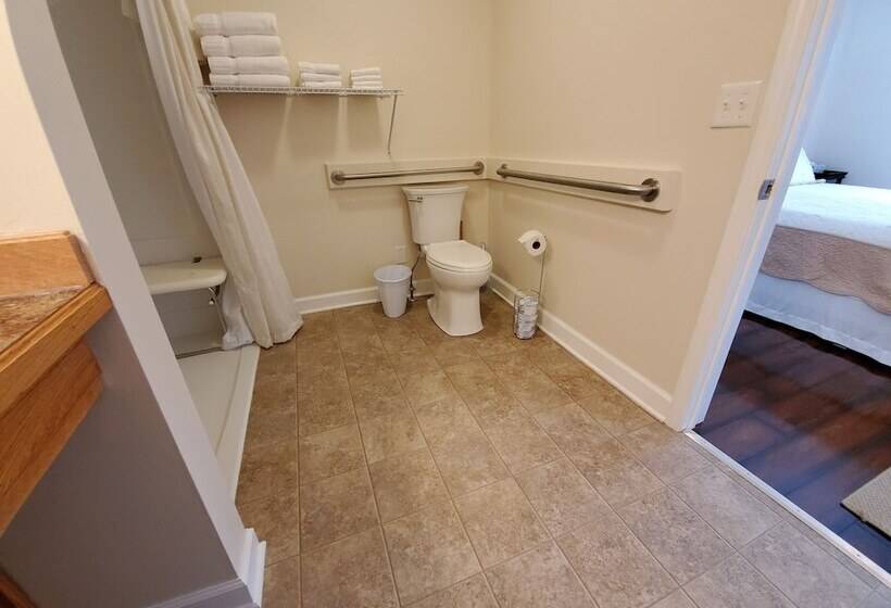 فندق Lake Huron Lodge