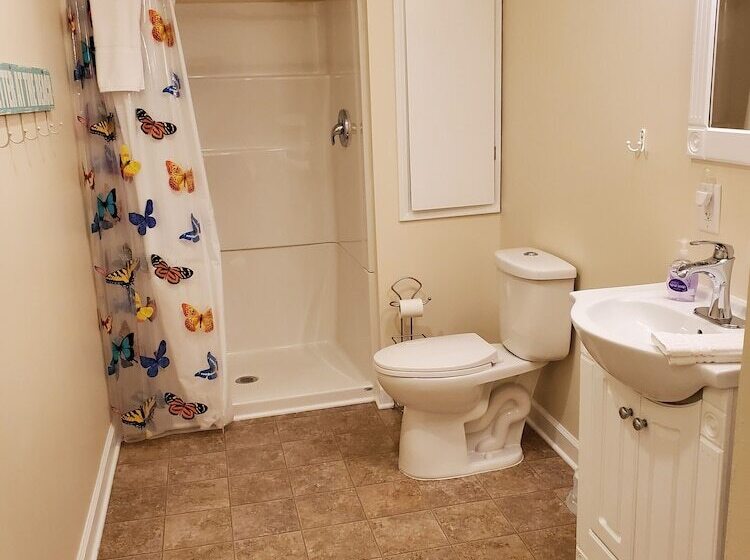 فندق Lake Huron Lodge