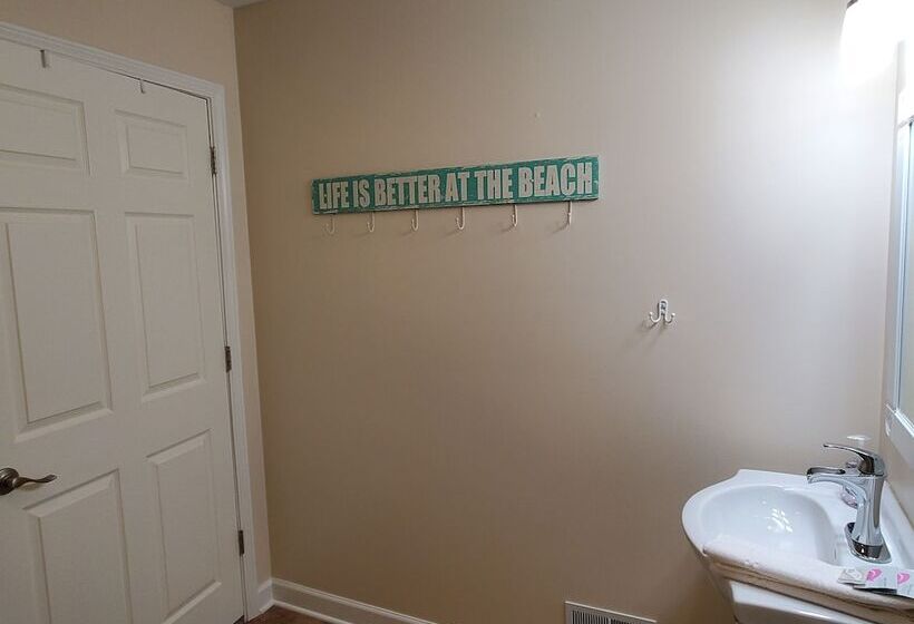 فندق Lake Huron Lodge