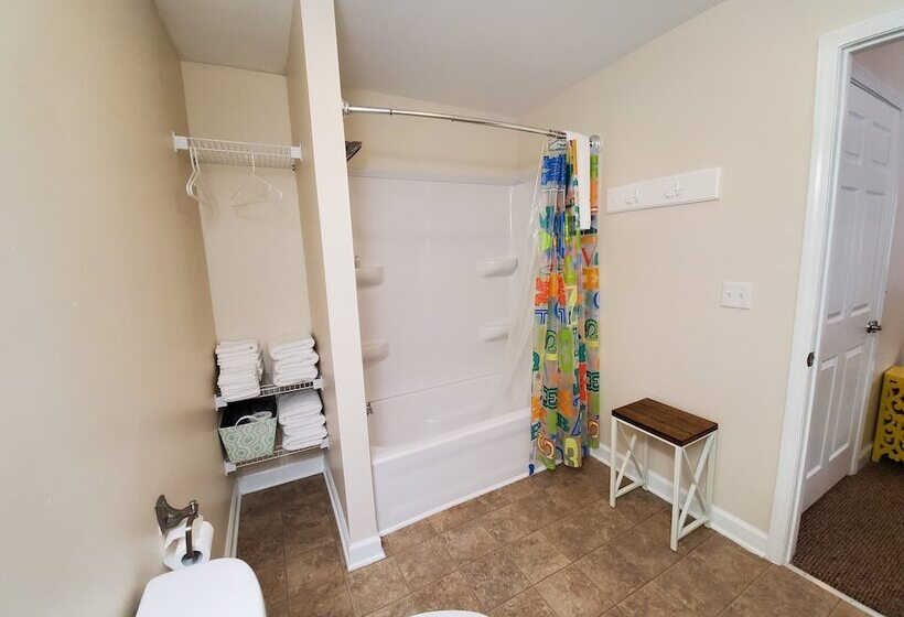 فندق Lake Huron Lodge