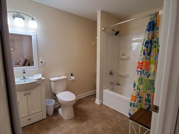 فندق Lake Huron Lodge