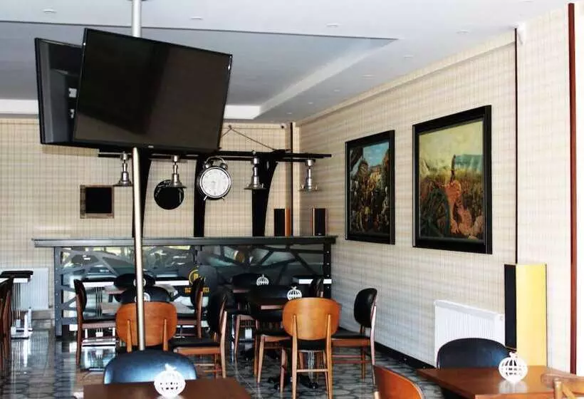 ホテル Maidos Suites