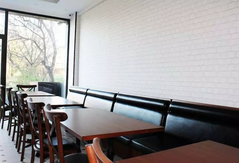 ホテル Maidos Suites