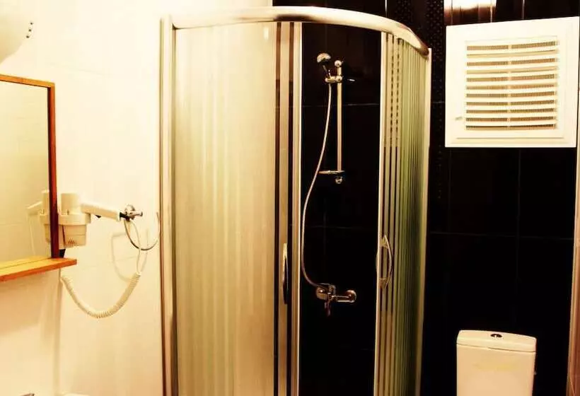 ホテル Maidos Suites