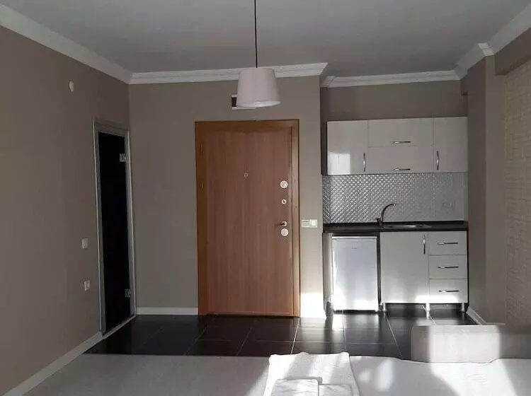 ホテル Maidos Suites