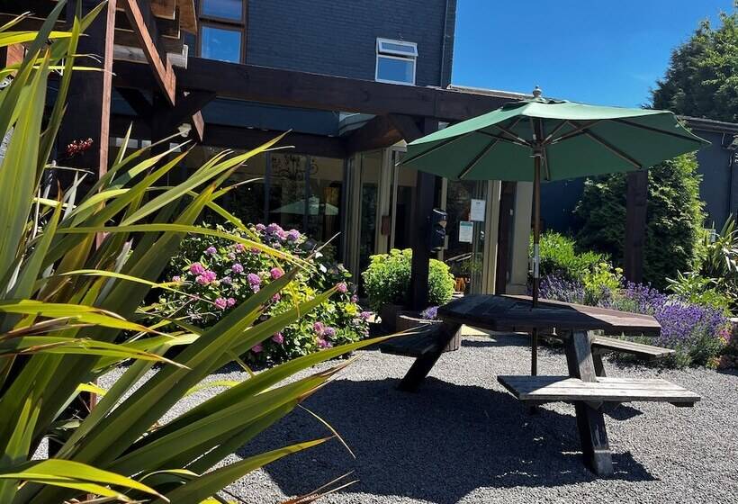 בית מלון כפרי The Renishaw