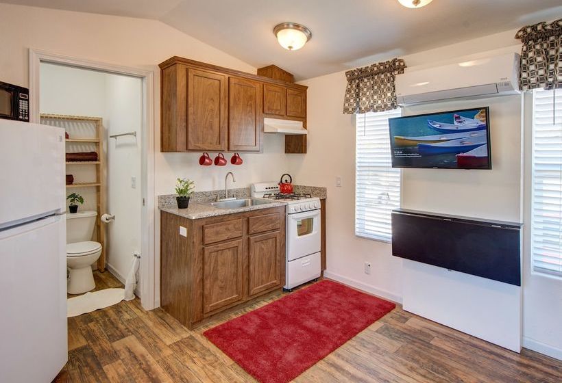 호텔 Windmill Trailer Court Extended Stay Studios