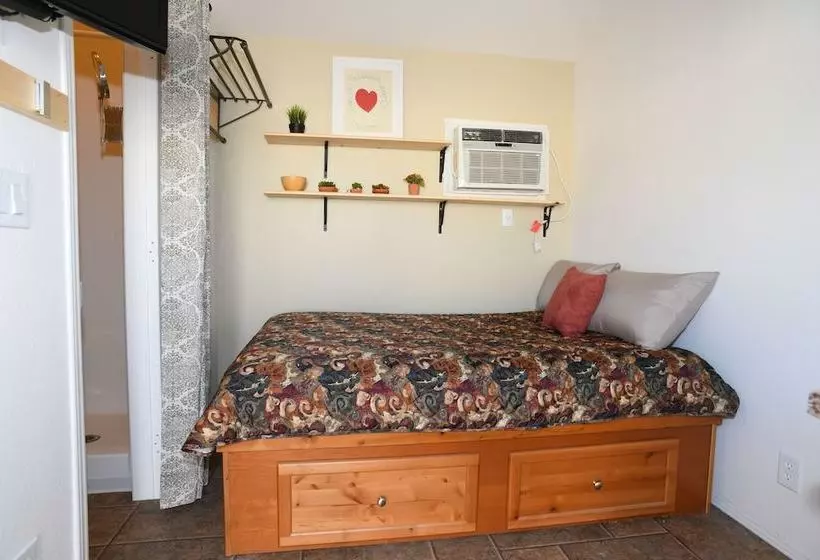 Hotelli Windmill Trailer Court Extended Stay Studios