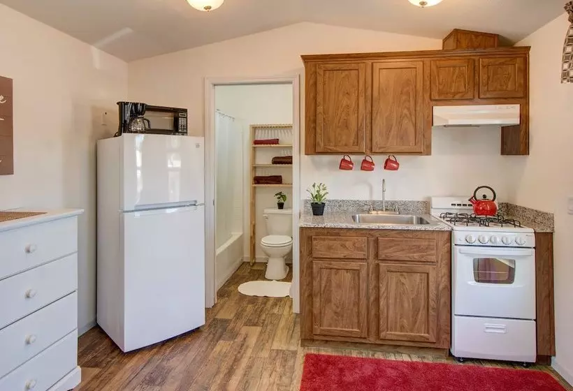 Hotelli Windmill Trailer Court Extended Stay Studios