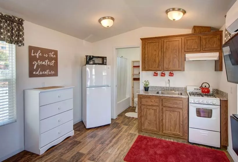 Hotelli Windmill Trailer Court Extended Stay Studios