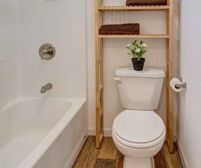 Hotelli Windmill Trailer Court Extended Stay Studios