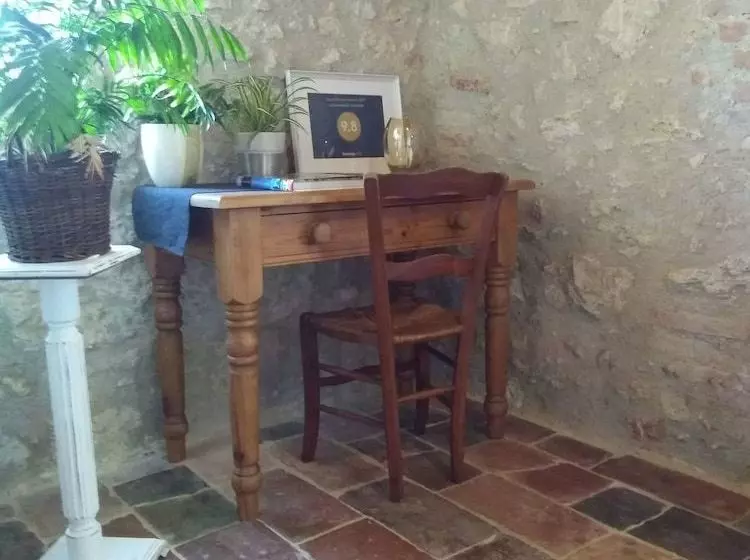 Le Domaine Du Chasselas B&b