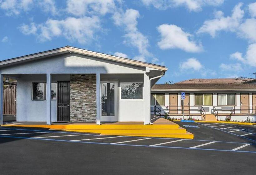 モーテル Sea Rock Inn  Long Beach