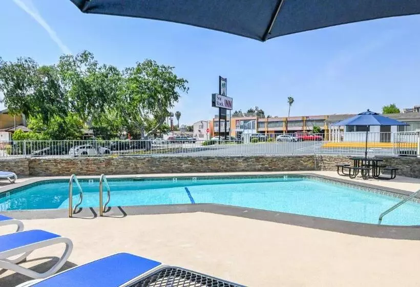 モーテル Sea Rock Inn  Long Beach
