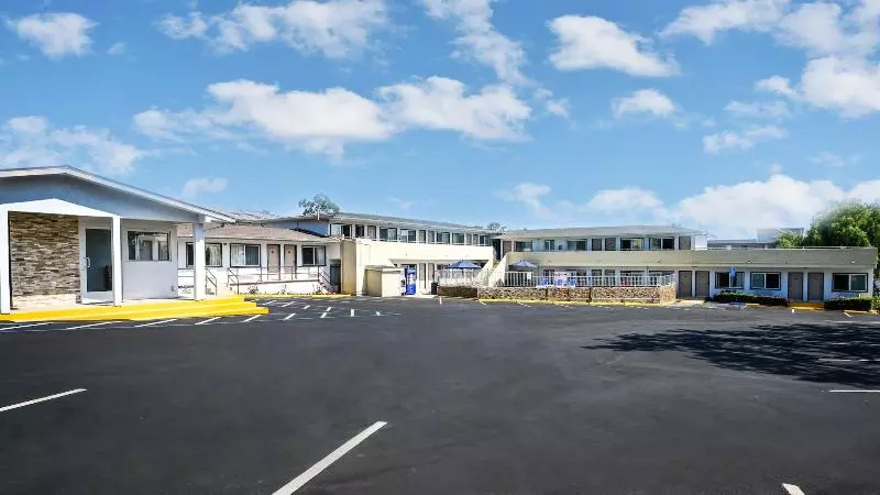 モーテル Sea Rock Inn  Long Beach