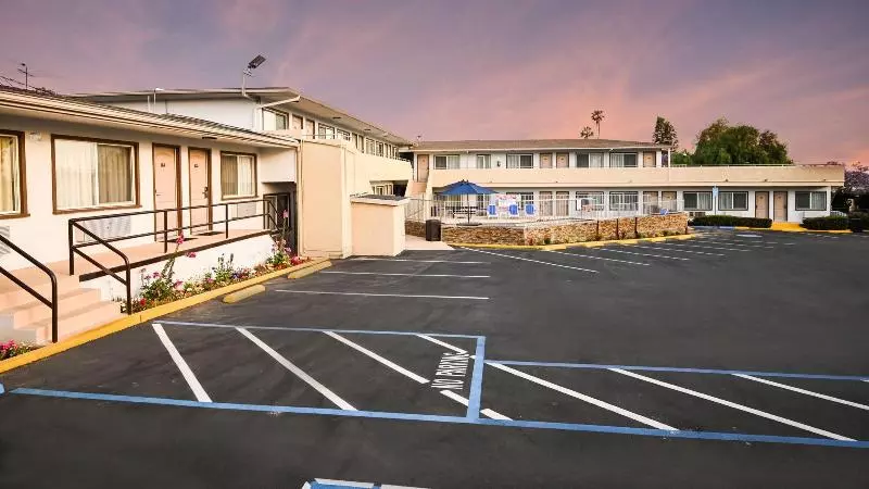 モーテル Sea Rock Inn  Long Beach