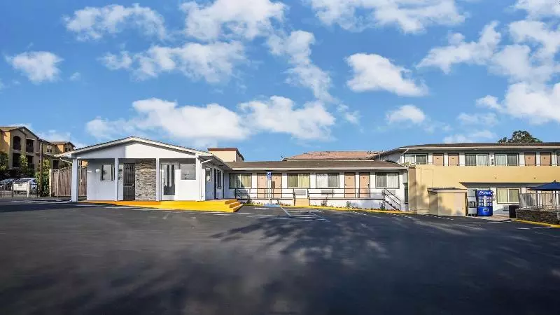 モーテル Sea Rock Inn  Long Beach