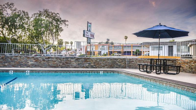 モーテル Sea Rock Inn  Long Beach