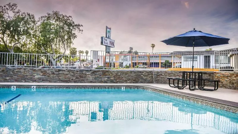 モーテル Sea Rock Inn  Long Beach