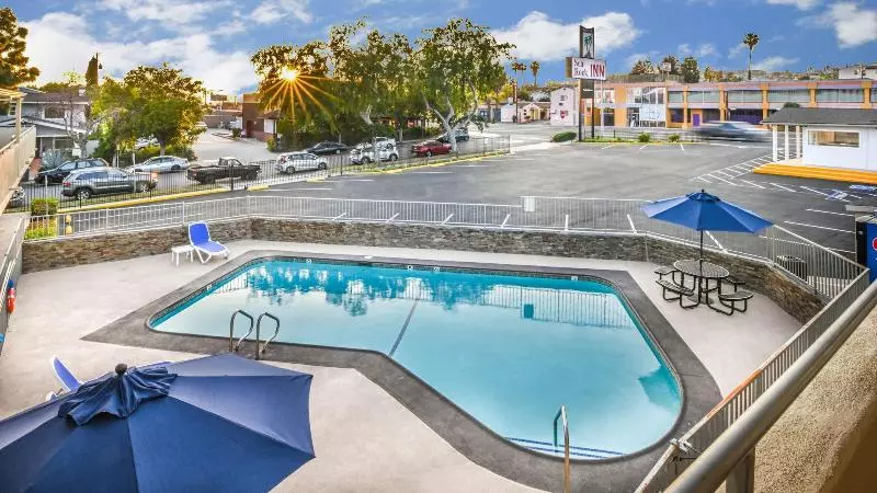 モーテル Sea Rock Inn  Long Beach