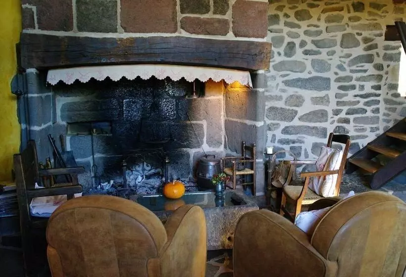 Aamiaismajoitus (B&B) La Ferme De Moulhac