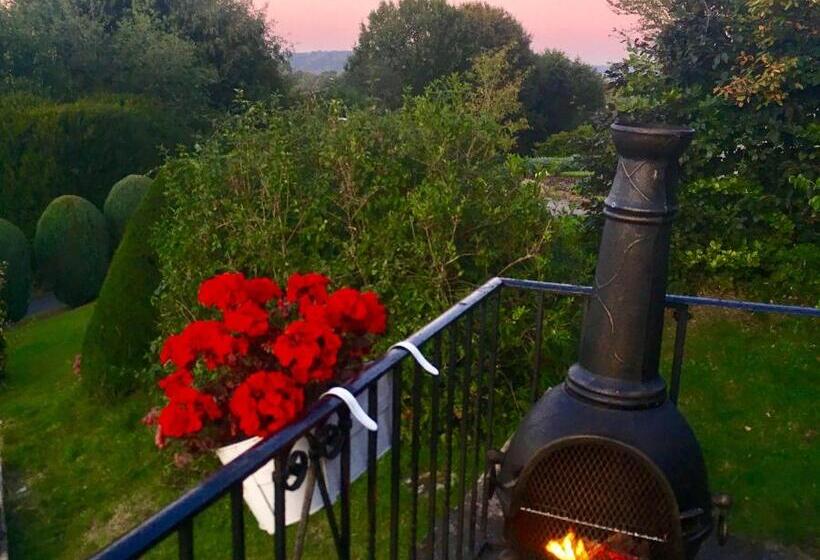 مبيت وإفطار Ranmore Rise Retreat In The Surrey Hills