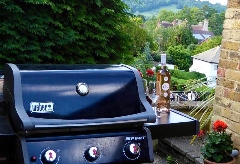 مبيت وإفطار Ranmore Rise Retreat In The Surrey Hills