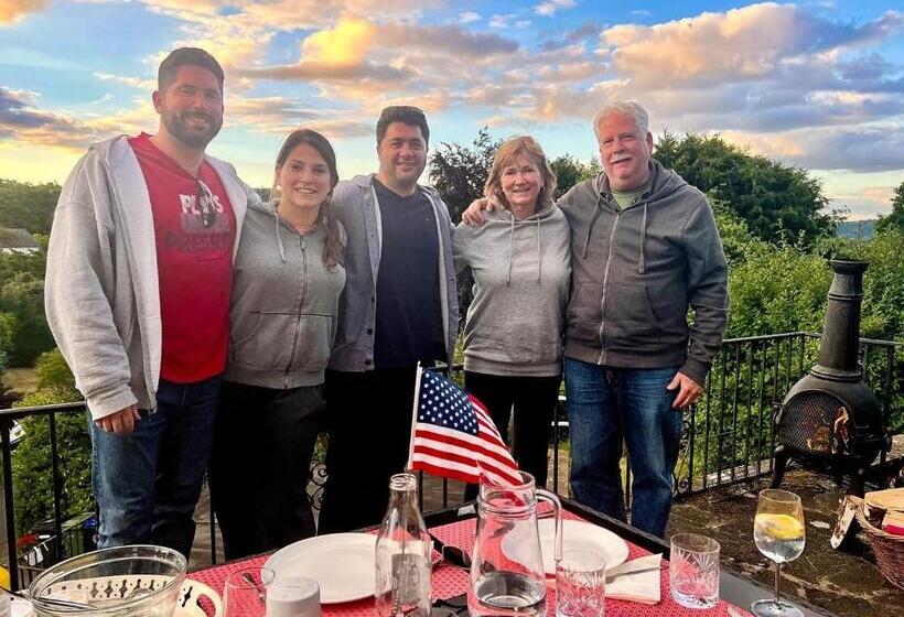 مبيت وإفطار Ranmore Rise Retreat In The Surrey Hills