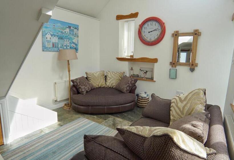 민박 The Old Coach House