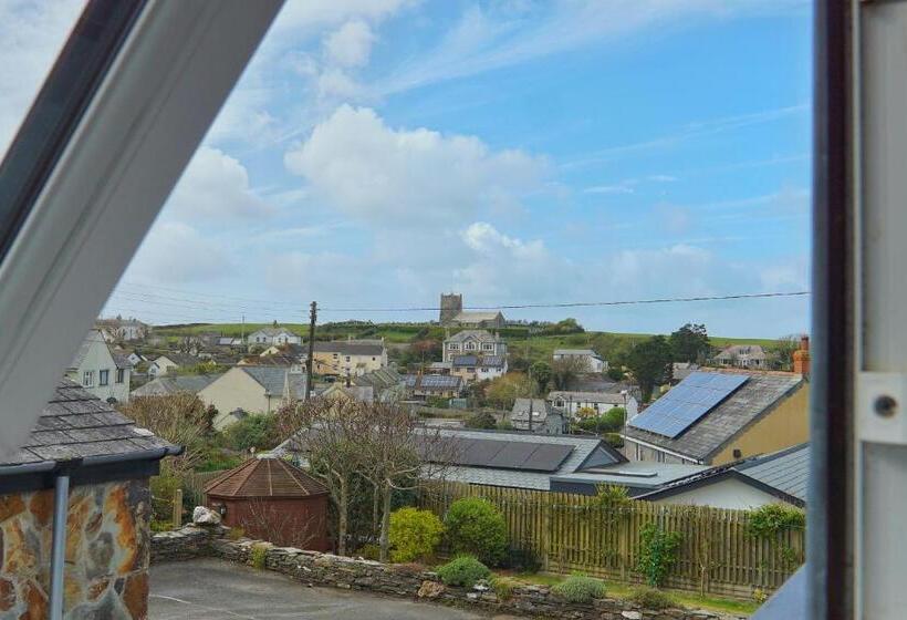 مبيت وإفطار The Old Coach House