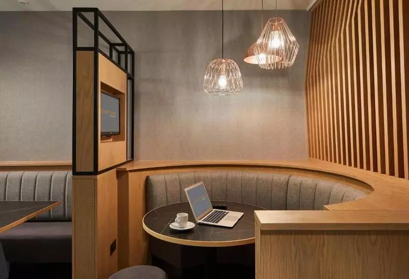 هتل Courtyard By Marriott Oxford City Centre