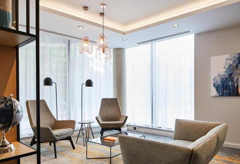 Отель Courtyard By Marriott Oxford City Centre