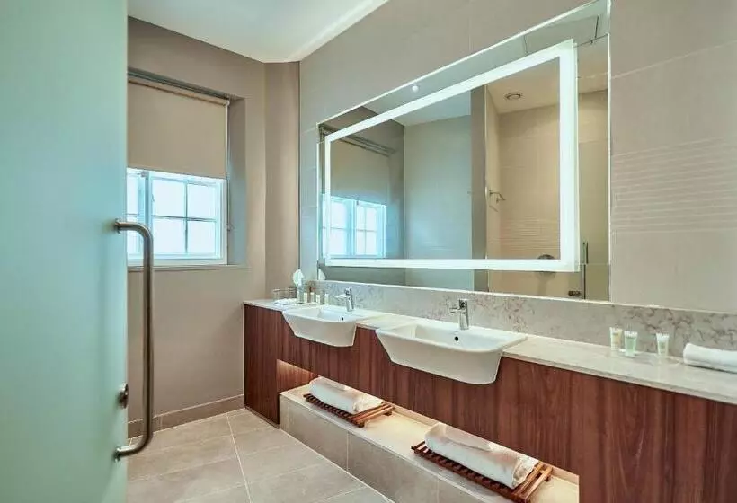 هتل Courtyard By Marriott Oxford City Centre