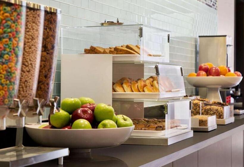 호텔 La Quinta Inn & Suites By Wyndham Burlington