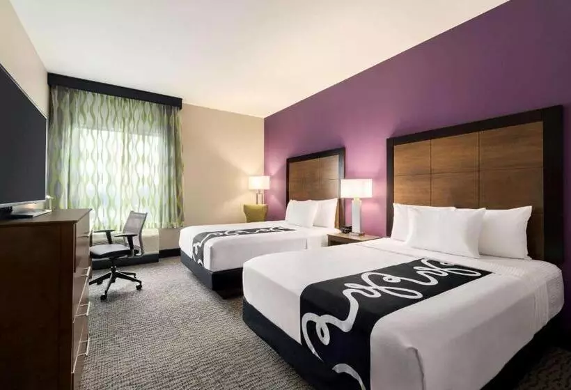 هتل La Quinta Inn & Suites By Wyndham Burlington