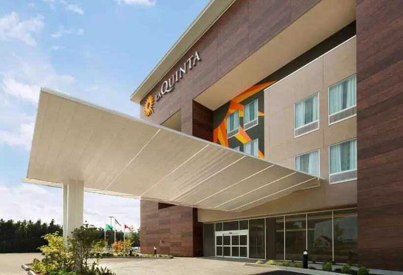 هتل La Quinta Inn & Suites By Wyndham Burlington