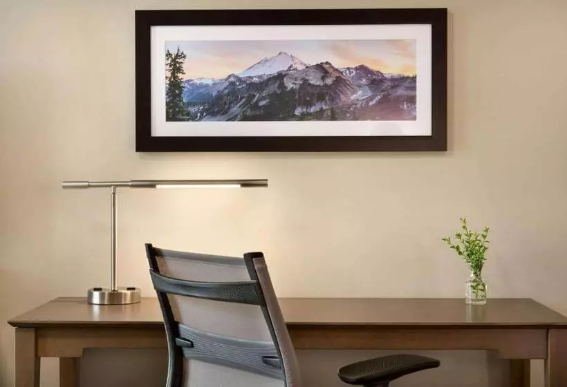 هتل La Quinta Inn & Suites By Wyndham Burlington