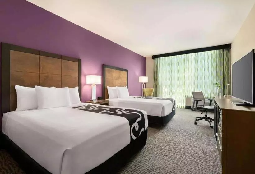 هتل La Quinta Inn & Suites By Wyndham Burlington