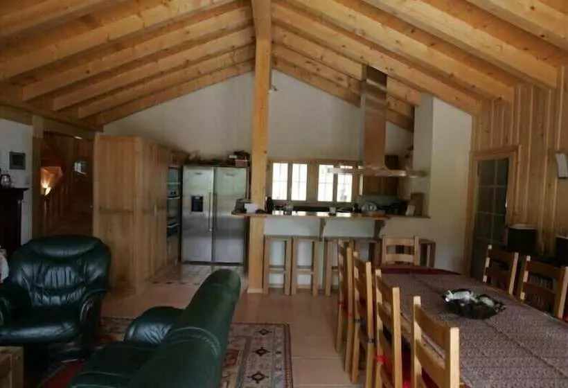 Aamiaismajoitus (B&B) Chalet La Rose Des Vents