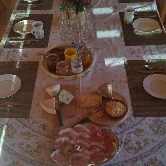 Aamiaismajoitus (B&B) Chalet La Rose Des Vents