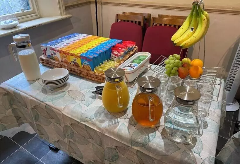 تختخواب و صبحانه Newcastle House