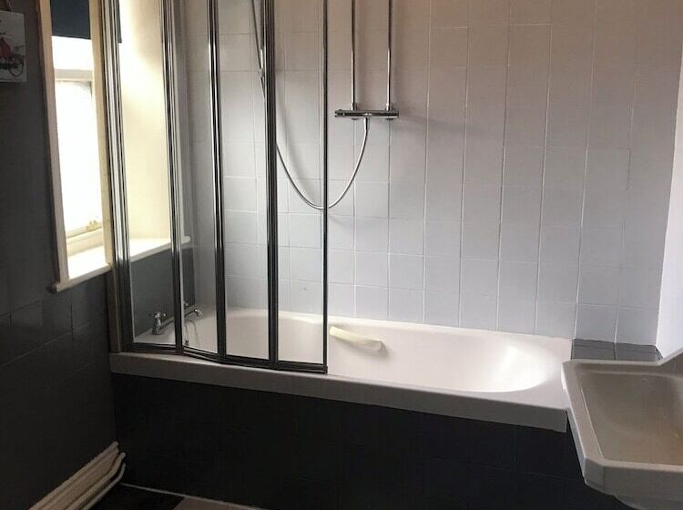 Bed and Breakfast Newcastle House