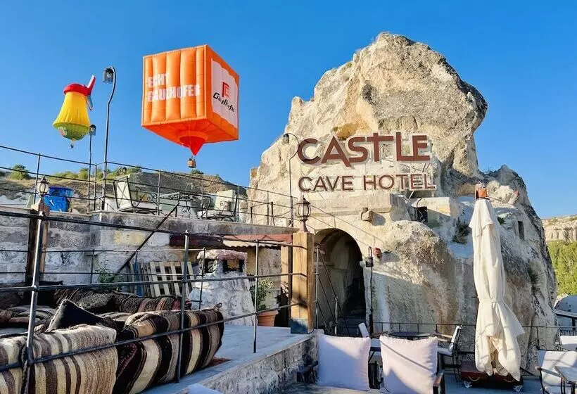 مسافرخانه Castle Cave