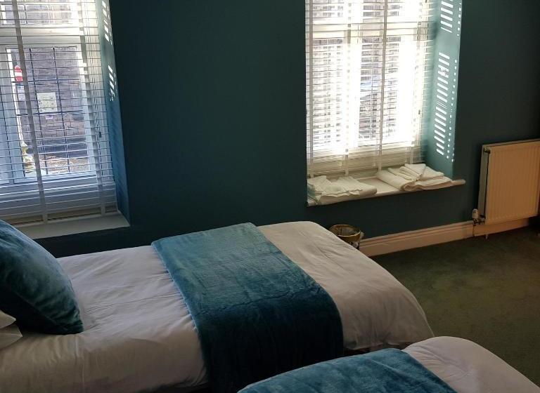 Хостел The Golden Lion