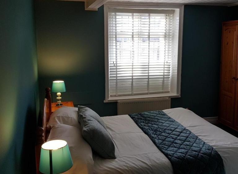 Хостел The Golden Lion