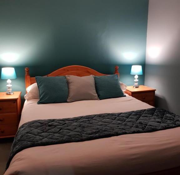 Хостел The Golden Lion