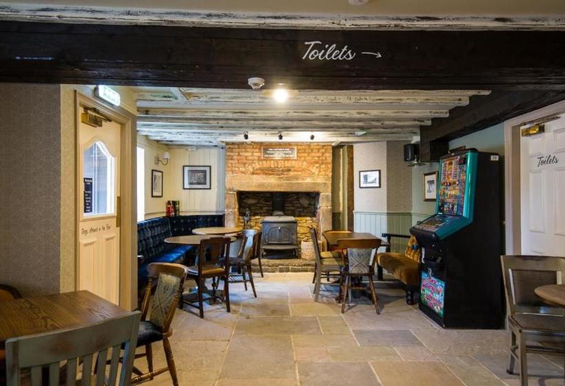 Хостел The Golden Lion