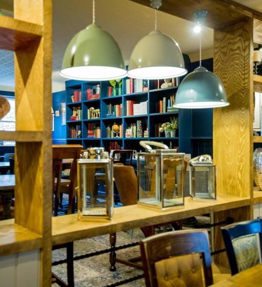 Хостел The Golden Lion