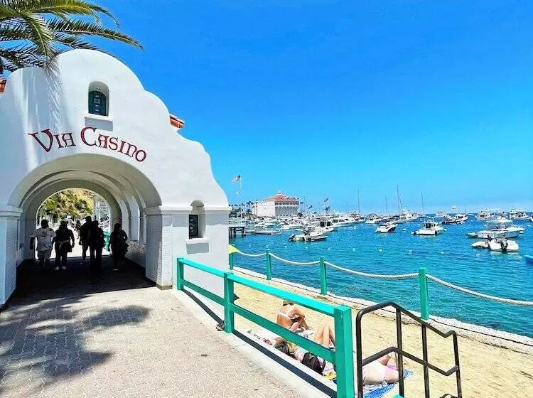 Hotelli Catalina Courtyard Suites